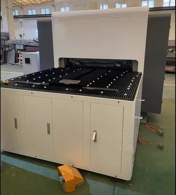 ราคาดี 1.8m Sucker Type Center Bending Machine เครื่องบิดโลหะแผ่นอัตโนมัติ ออนไลน์