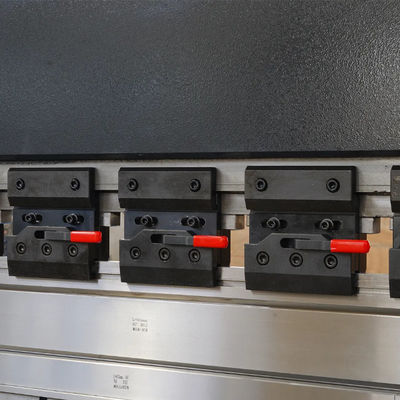 เครื่อง CNC หนังโลหะ ภัตตาคาร อุปกรณ์ระบายน้ํา รีส เครื่องเบรค เครื่องบิดไฟฟ้าไฮดรอลิก