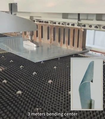 2.2m ความดันแขนประเภท Center Bending Machine ประตูแผ่นเครื่องบิดโลหะ