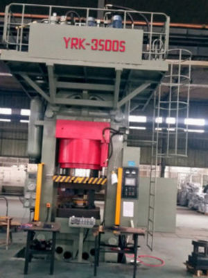 เครื่องพิมพ์ไฮดรอลิกที่มีล่างคู่และจําลอง die-casting รูปทรงสายเหล็กล่อบนถังน้ํามัน