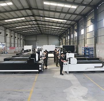 เครื่องตัดเลเซอร์โลหะ CNC ที่ควบคุมด้วยเซอร์โวสําหรับถังทําด้วยมือ
