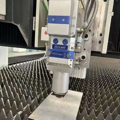 เครื่องตัดเลเซอร์แผ่นโลหะ CNC ความแม่นยําสูง 3KW สําหรับอุตสาหกรรมเฟอร์นิเจอร์ เครื่องจักรยานยนต์อากาศยานและอุตสาหกรรมอิเล็กทรอนิกส์