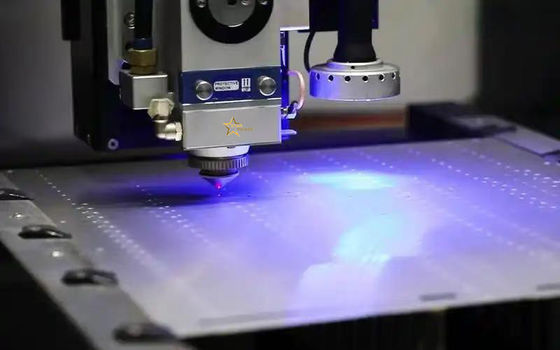 เครื่องตัดเลเซอร์แผ่นโลหะ CNC ความแม่นยําสูง 3KW สําหรับอุตสาหกรรมเฟอร์นิเจอร์ เครื่องจักรยานยนต์อากาศยานและอุตสาหกรรมอิเล็กทรอนิกส์
