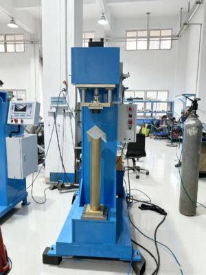 เครื่องขึ้นรูปและเชื่อมมุมไฮดรอลิก