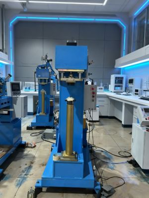 เครื่องขึ้นรูปและเชื่อมมุมไฮดรอลิก