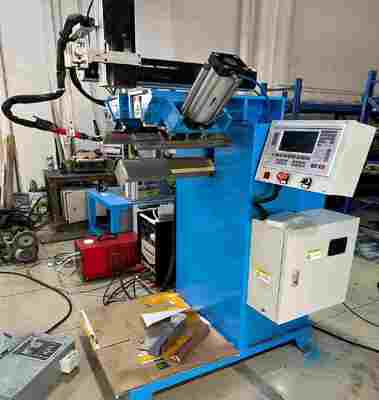 เครื่องเชื่อม CNC สำหรับตะเข็บแนวตั้งและมุมด้านล่าง - เครื่องเชื่อมแบบพิเศษ